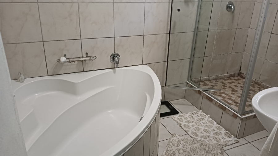 4 Bedroom Property for Sale in Beacon Bay Eastern Cape
